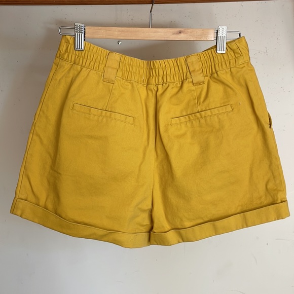 Forever 21 yellow pleated shorts, medium - Picture 2 of 3